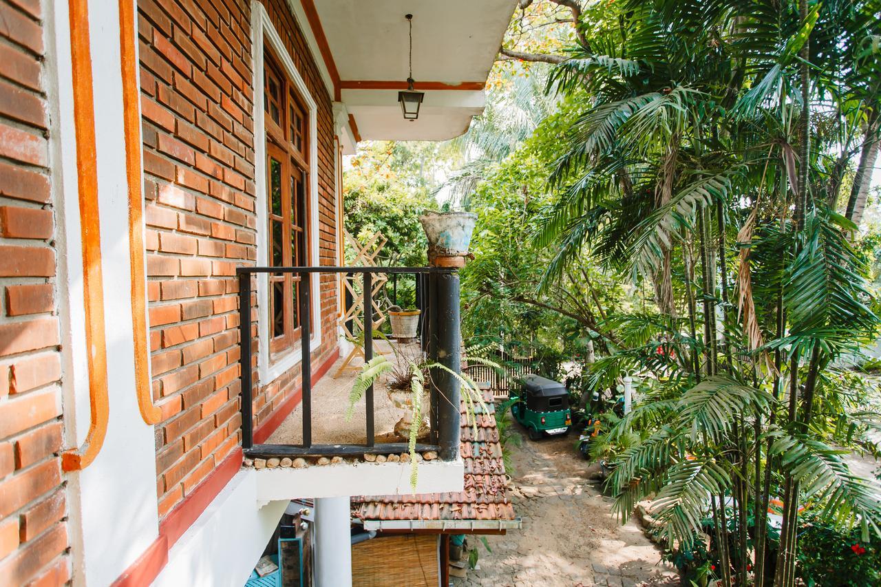 Sunny Family Hotel Unawatuna Exterior photo